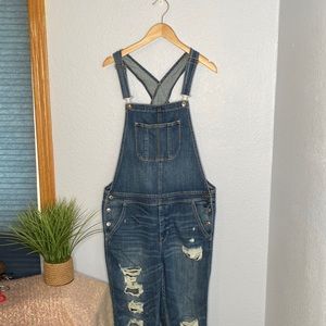American Eagle Tomgirl overalls distressed size large